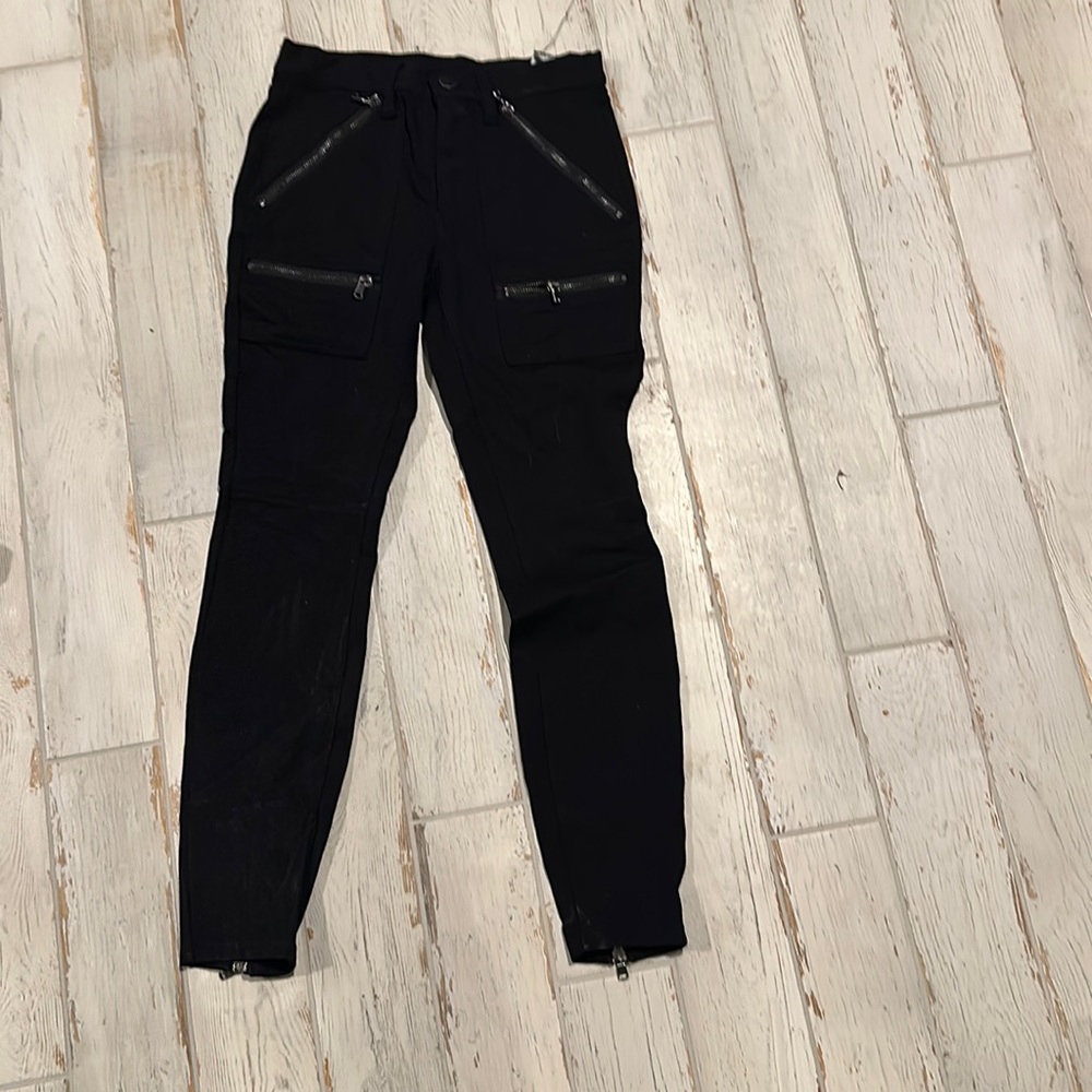 Black jean with many zippers